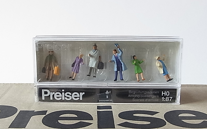 Preiser/プライザー 10028 HO 1/87 到着した乗客の歓迎